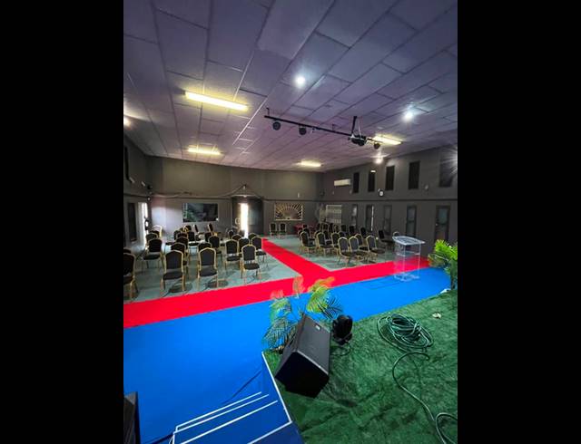 BUSINESS FOR SALE IN FREEWAY PARK